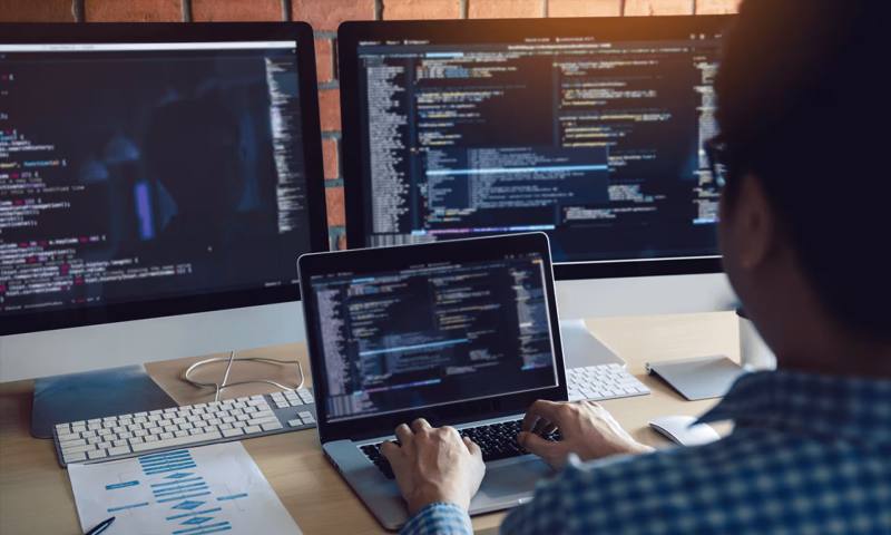 数据科学选型：R与Python如何赋能天长市网站建设？